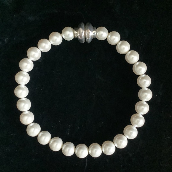 Large Faux Pearl Necklace Magnetic marked Israel 18 In. 6.5 oz. Statement piece - Picture 6 of 7